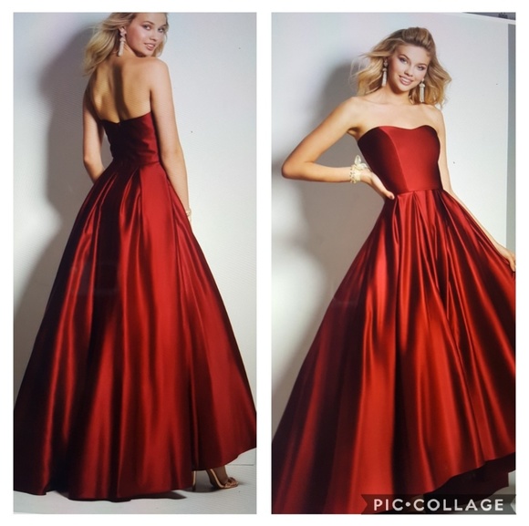 Dresses & Skirts - ⬇️ Strapless Burgundy Gown